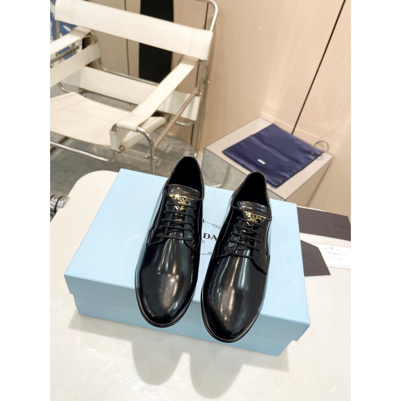 Pra*a leather shoes